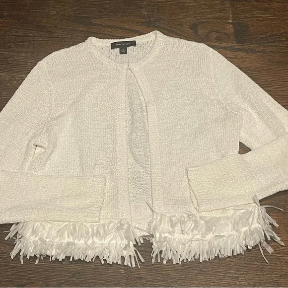 Ann Taylor elegant Cream Fringe Hem Cardigan size M - Picture 6 of 13